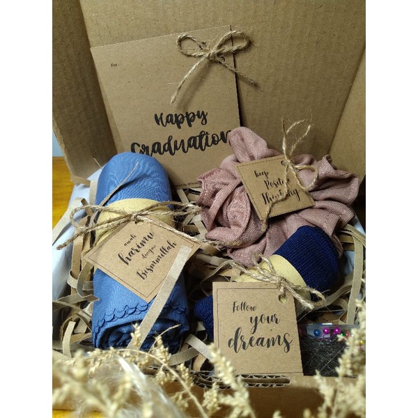 Hampers / kado Hijab Azara Voal Pinggiran Laser Cut