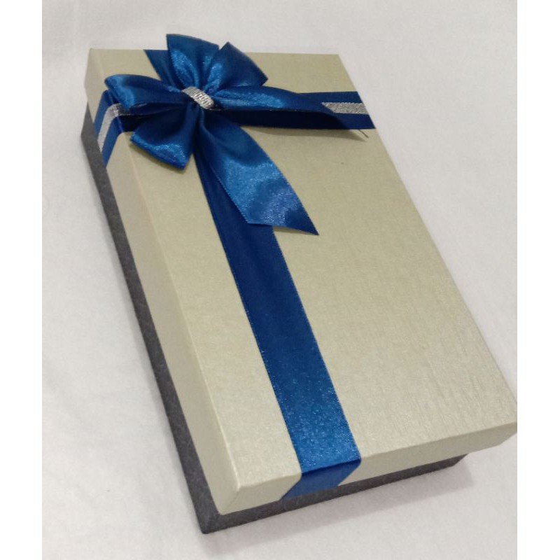 

kotak kado / gift box ukuran 35 x 25 x 5 cm