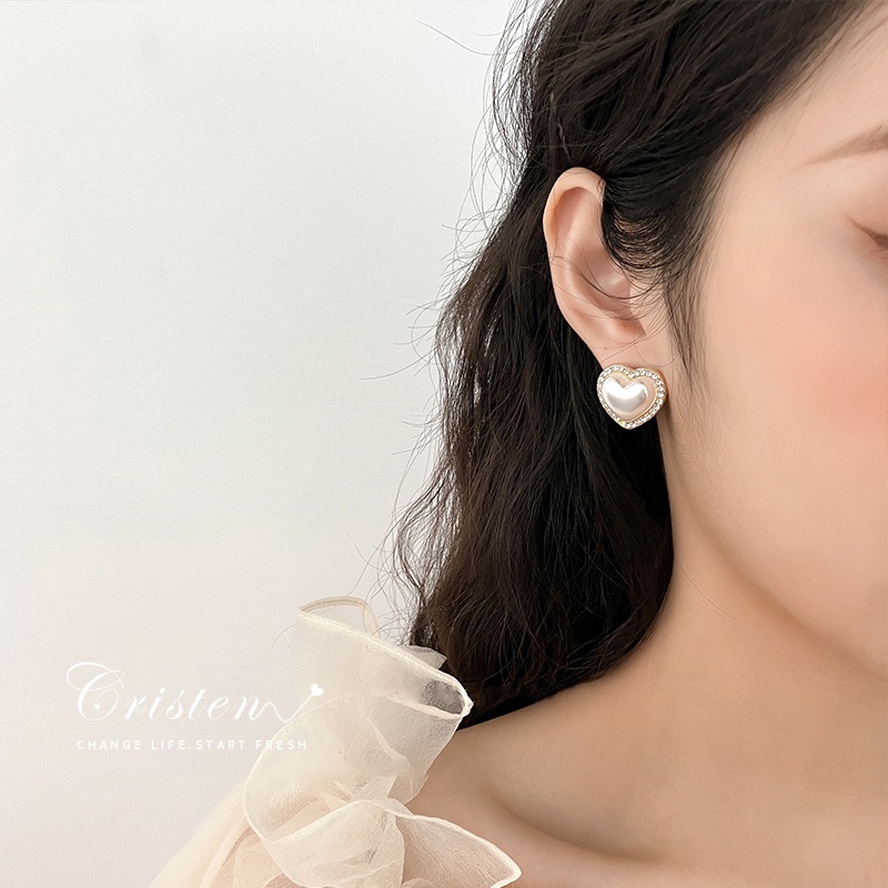 Anting Stud Bentuk Hati Aksen Mutiara Gaya Retro Untuk Wanita