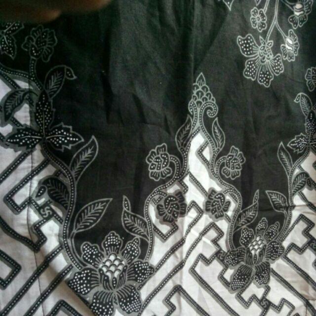 Kemeja Batik Pria Masakini Motif Pagar Bungga Putih Dan Coklat Cream