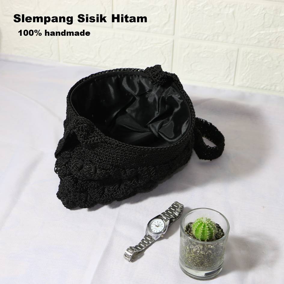 TAS RAJUT SELEMPANG SISIK HITAM. TAS WANITA. Riens Collections