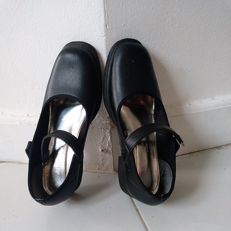 Preloved sepatu pantofel hitam merk Imaroon Size 36