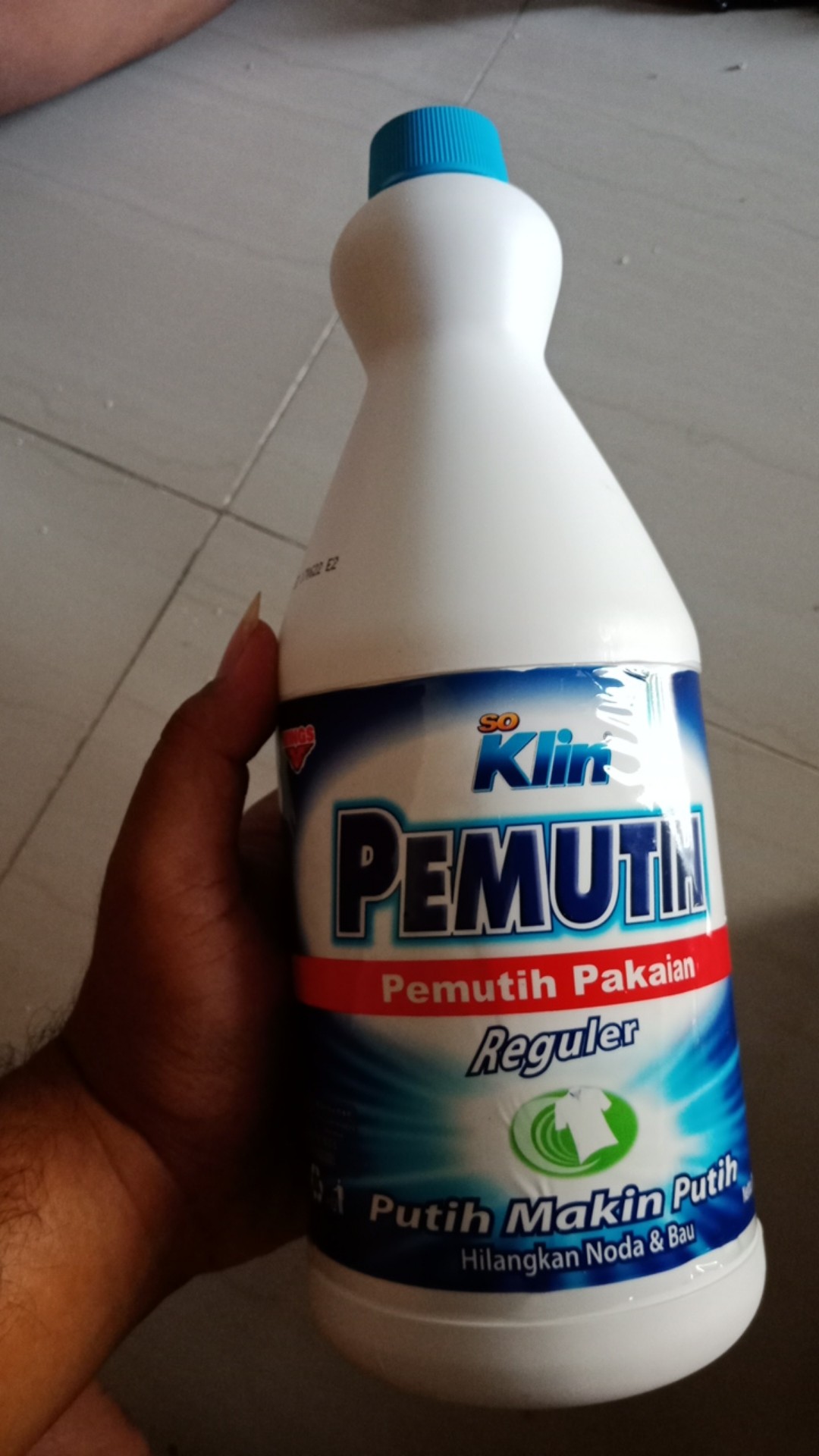Soklin Pemutih Pakaian Botol 1 Liter