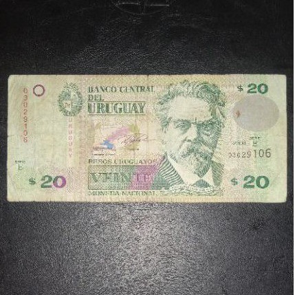 

uang kertas Uruguay 20 peso