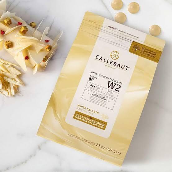 

Bahan Kue | Original Callebaut White Milk Chocolate Couvertur Callet W2 28% 2,5 Kg Kualitas Terbaik
