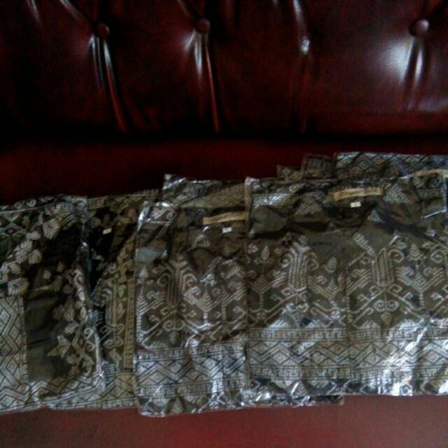 Hem Batik Pria Anjani Silver - Golden
