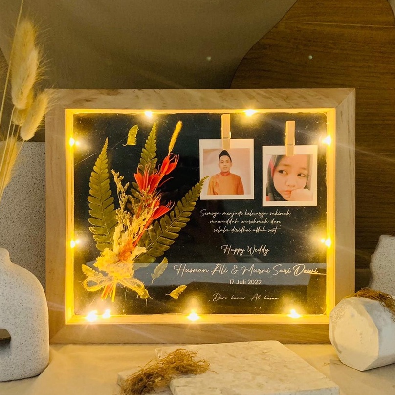 FC7 | KADO BUNGA KERING PIGURA KAYU 3D 2 FOTO POLAROID UNTUK KADO HADIAH UNTUK BESTIE | KADO COWOK |