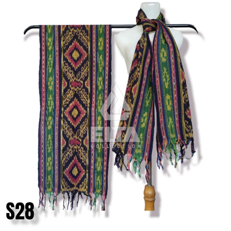 Selendang tenun ikat Lombok