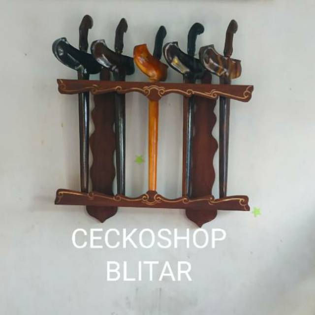 Promo murah Blawong tempat keris tempel dinding ukir kayu jati isi 5