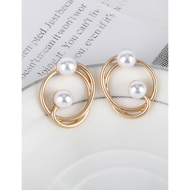 LRC Anting Tusuk Fashion Golden Irregular Pearl Alloy Hollow Earrings K41583