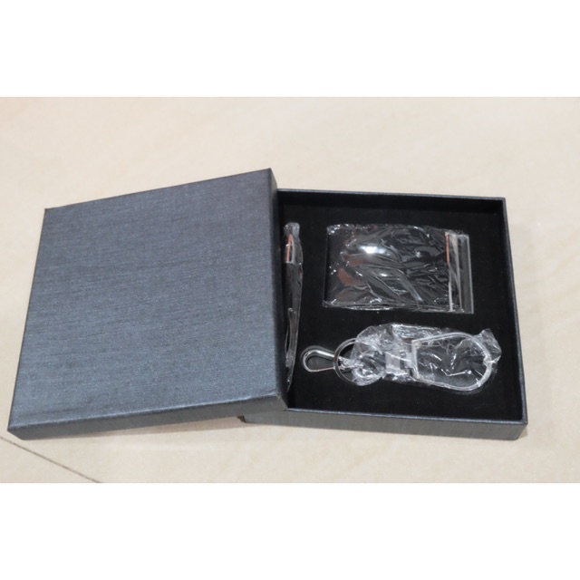 

Leather Gift Set (pulpen, card holder, key chain)