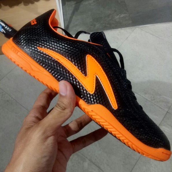 Specs Porto IN Black Vibrant Orange 401012 Sepatu Futsal Original