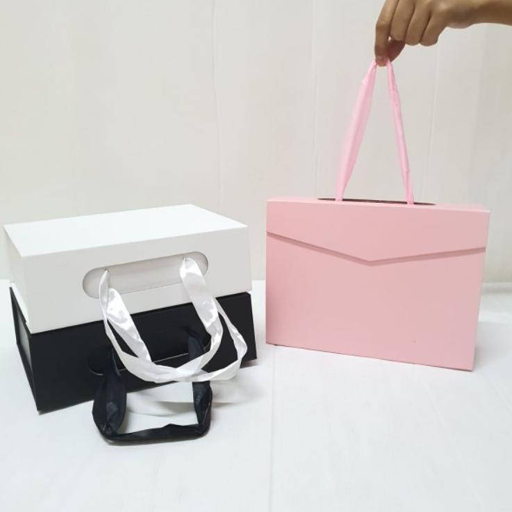 

Lebih Meriah (GB74)Gift Box Rigid/Kotak Kado Hardbox Amplop