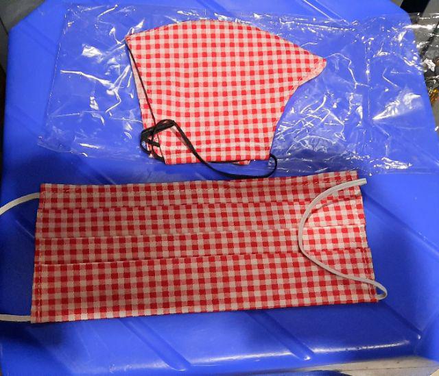 Masker Kain (bisa Selip Tissue) — Bentuk Lancip Motif Kotak-kotak