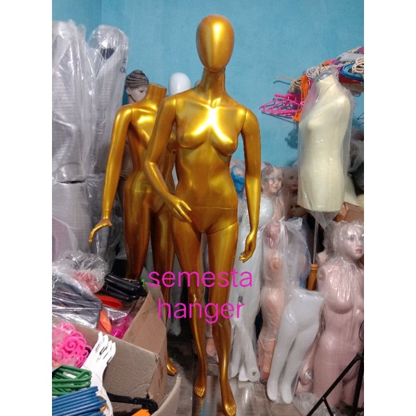 patung manekin full body wanita gold fiber glossy