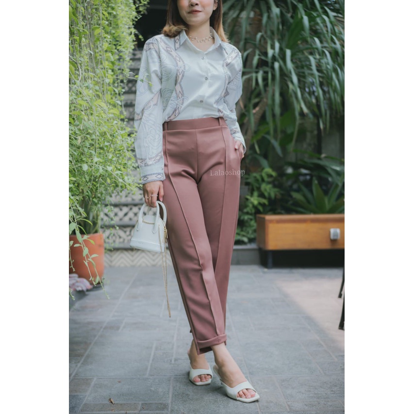 Zia Simple Pants ( Celana dengan garis depan )