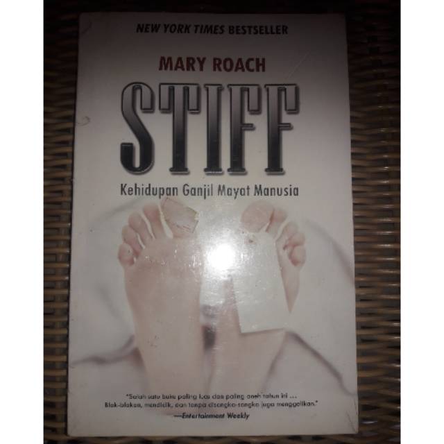 Buku STIFF. Kehidupan Ganjil Mayat Manusia