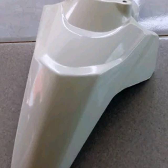 Spakbor depan beat karbu putih