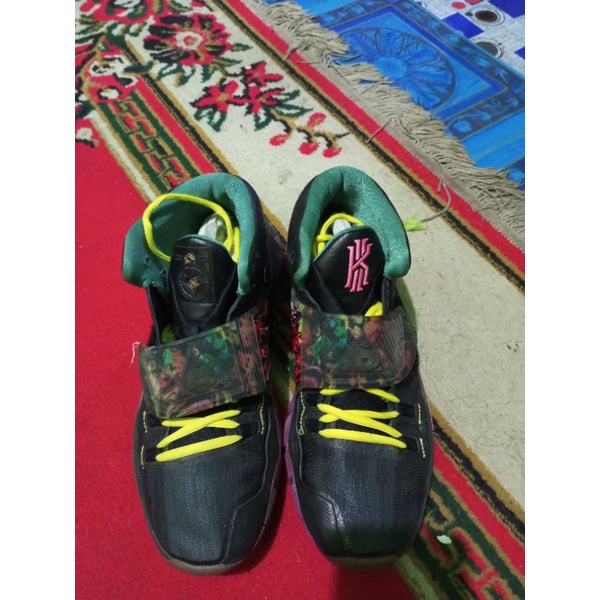 sepatu kyrie 6 second