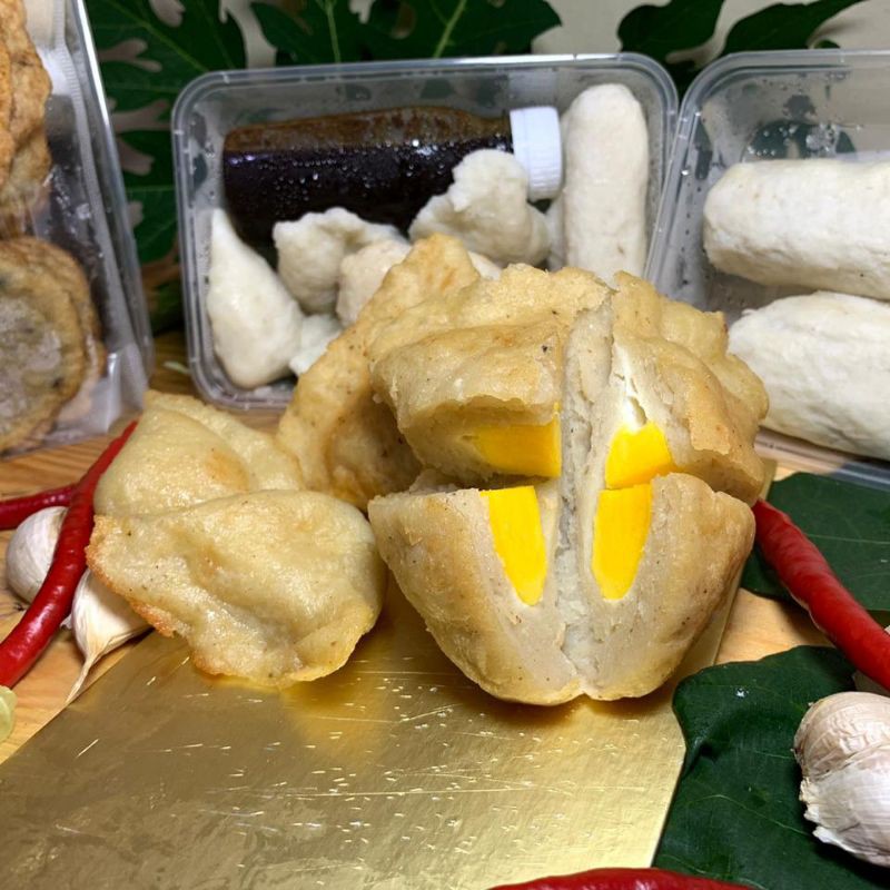 

Pempek tenggiri QiaMai paket kapal selam Special (2 biji) frozen food and vacuum pack