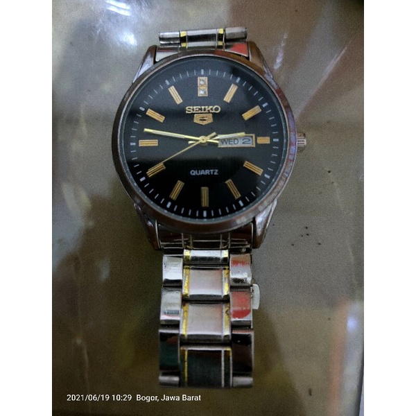 Jam tangan seiko quartz