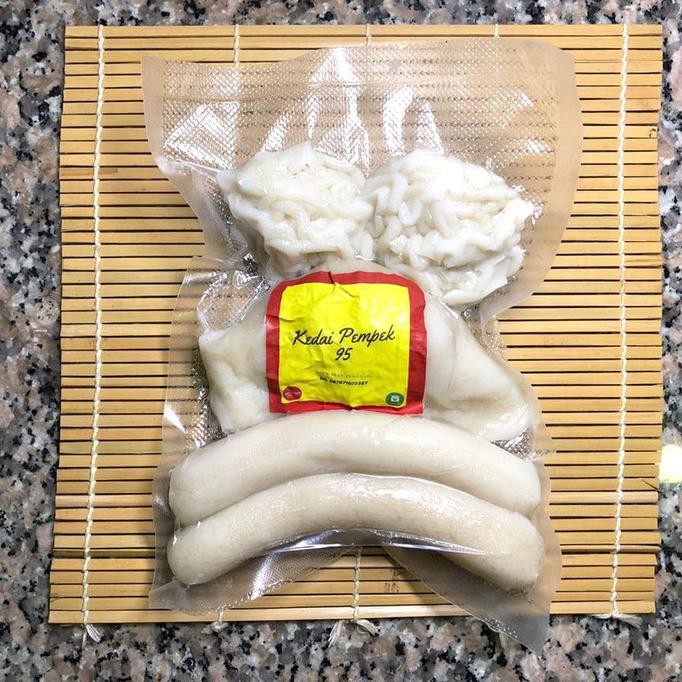 

Pempek Mix Keriting(2 Keriting, 1 Kapal Selam, 2 Lenjer)