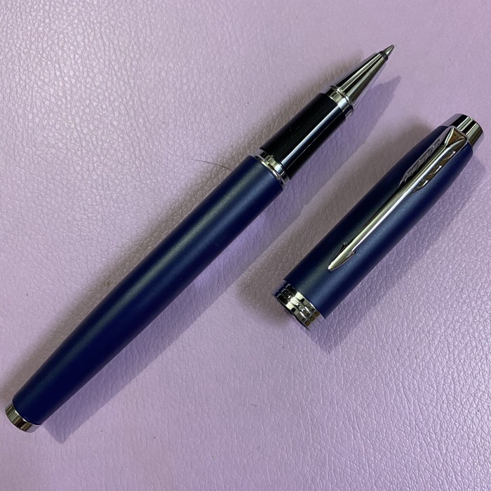 

Hadir Pulpen Parker Im New Original Roller Ball Blue / Navi Blue Chrome Trim Murah