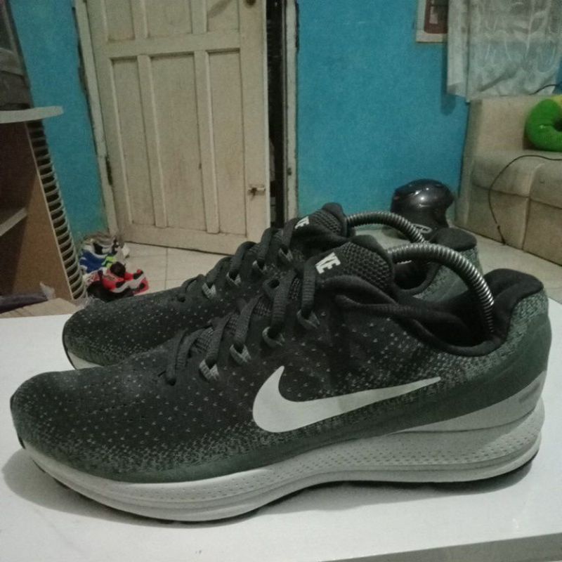 sepatu nike zoom vomero 13 second