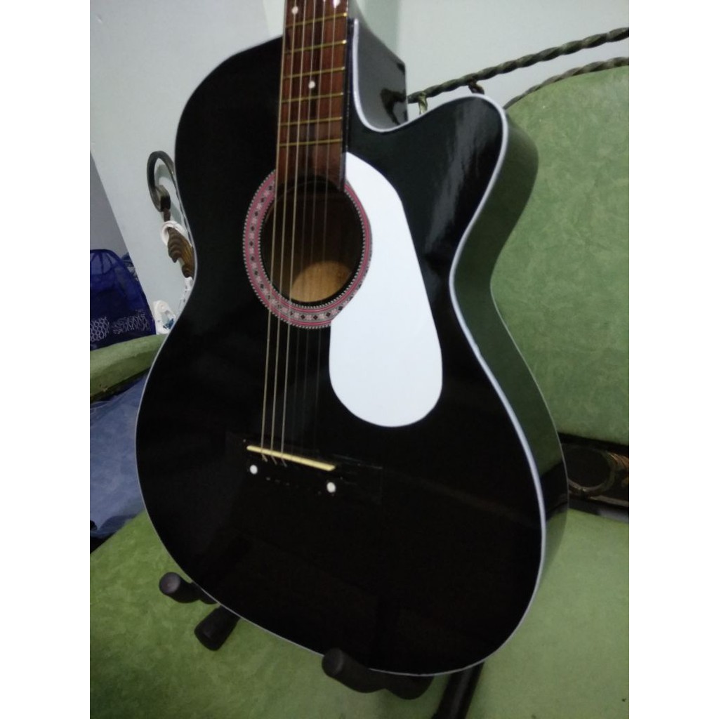 Gitar Akustik Yamaha Warna Hitam ada Pick Guard Senar String Buat Pemula Belajar Jakarta Murah