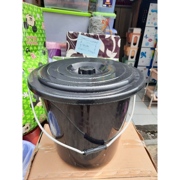 EMBER PLASTIK/ EMBER AIR/ EMBER 6 GALON TUTUP / EMBER 20 LITER HITAM