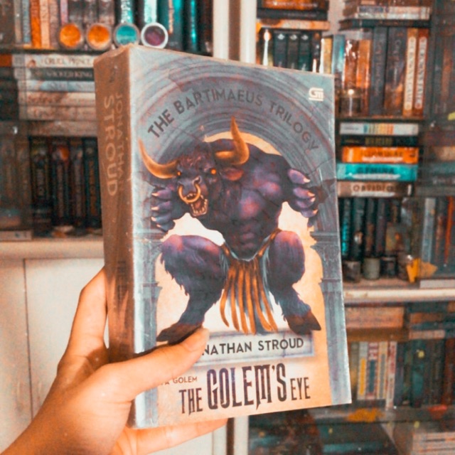 The Bartimaeus Trilogy : The Golem's Eye (Mata Golem) #2 [INDONESIA]