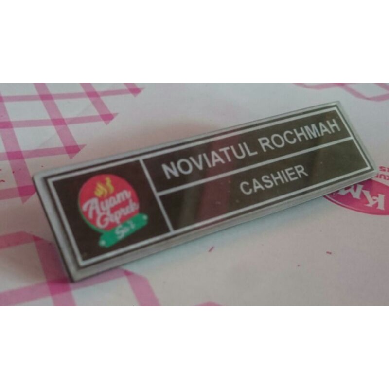 

Name Tag Nama Dada