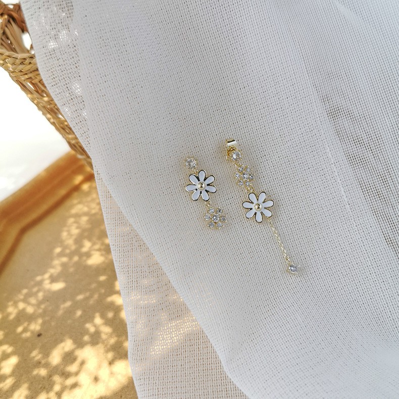 LRC Anting Tusuk Fashion Asymmetrical Gold Silver Needle Flower K16115