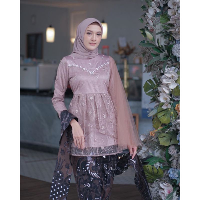 Batik Couple Kebaya Modern Kebaya Tunangan Lamaran Baju Wisuda Baju Tunangan Baju Lamaran Batik Brukat Terbaru-3
