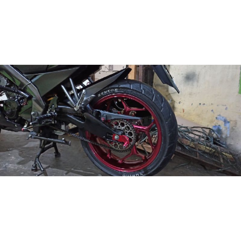 swing arm r15v2