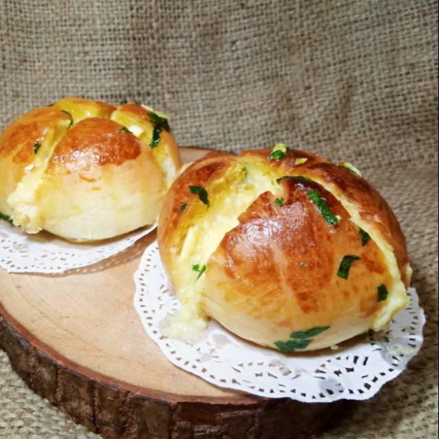 

Korean Garlic Cheese Bread / French Garlic Cheese Bread