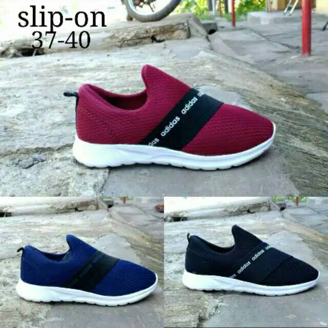 Adidas slip on wanita