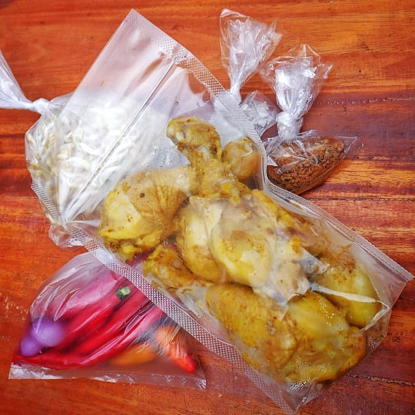 

Ayam Ungkep Bumbu Lengkuas 500 Gram & 2-4 Porsi Sambel Tauge