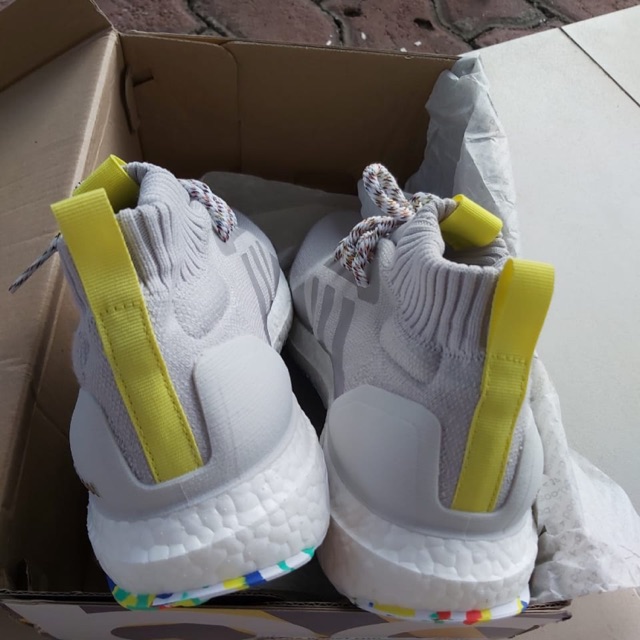 Adidas Ultraboost Mid