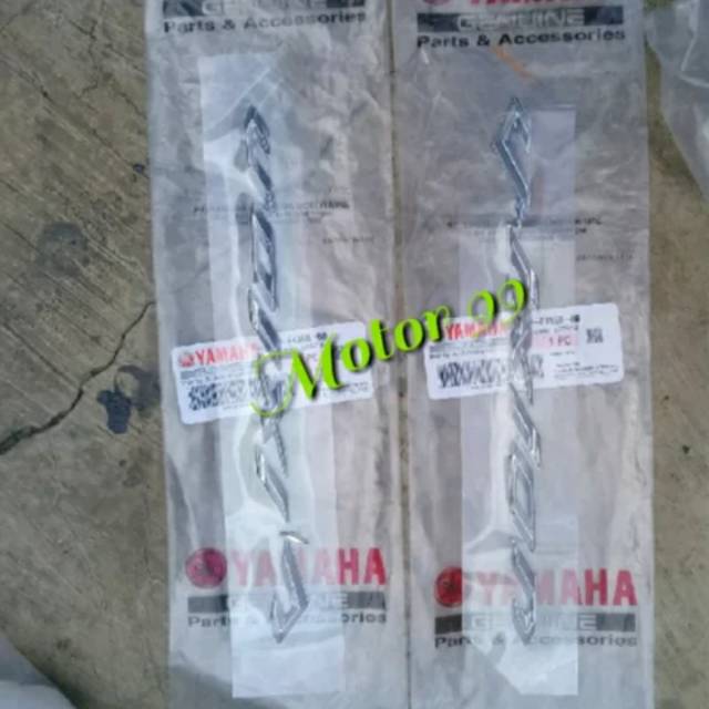 emblem sayap tengki vixion new 2015-2016 sepasang original ygp