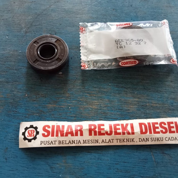 Oil Seal TC 12 x 32 x 7 Oil Seal TC 12 32 7 Oil Seal 12x32x7 zg