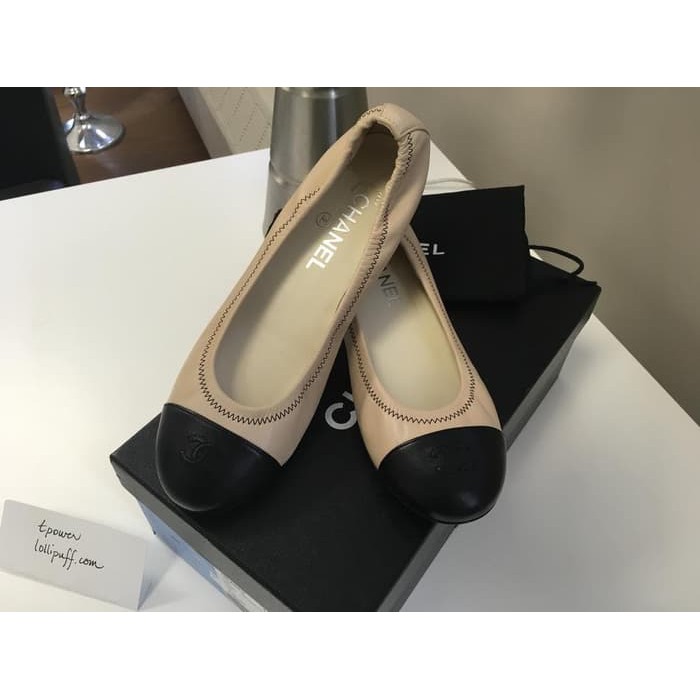 CHANEL BEIGE AND BLACK CC CAPTOE BALLET FLATS 38