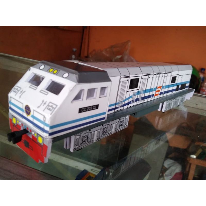 Miniatur lokomotif Kereta Api