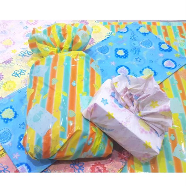 

Kertas Kado Plastik fancy 70cmx60cm