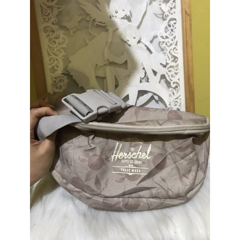 (SOLD) Waistbag Herschel Authentic