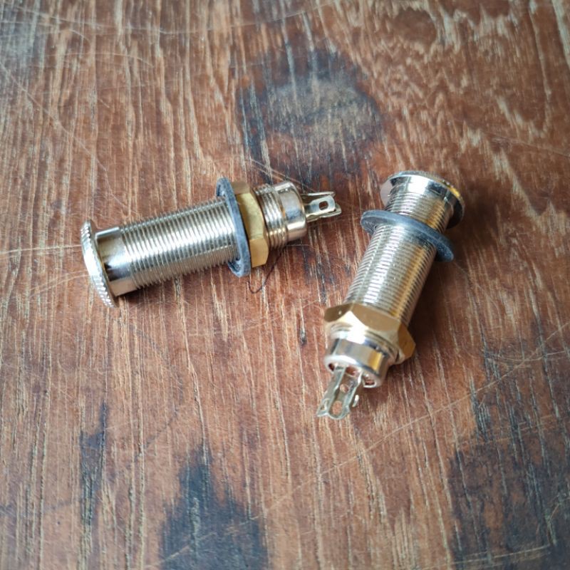 Flust Mount Kontra Jack Tabung Output Gitar