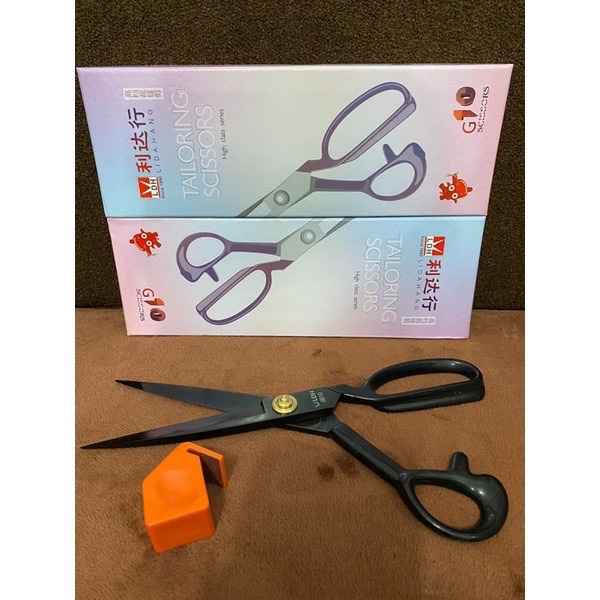 

gunting kain + asahan li da hang free asahan gunting / gunting taylor / gunting penjahit / gunting highclass series / gunting 10 inch / pengasah gunting