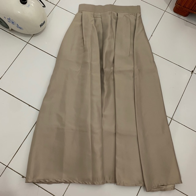 PRELOVED ROK ZASKIA SUNGKAR