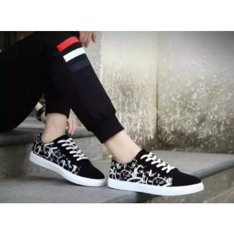 sepatu sneaker kets pria dan wanita batik pendek