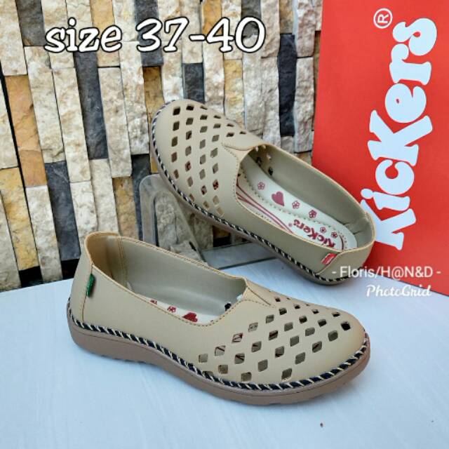 Sepatu kickers wanita